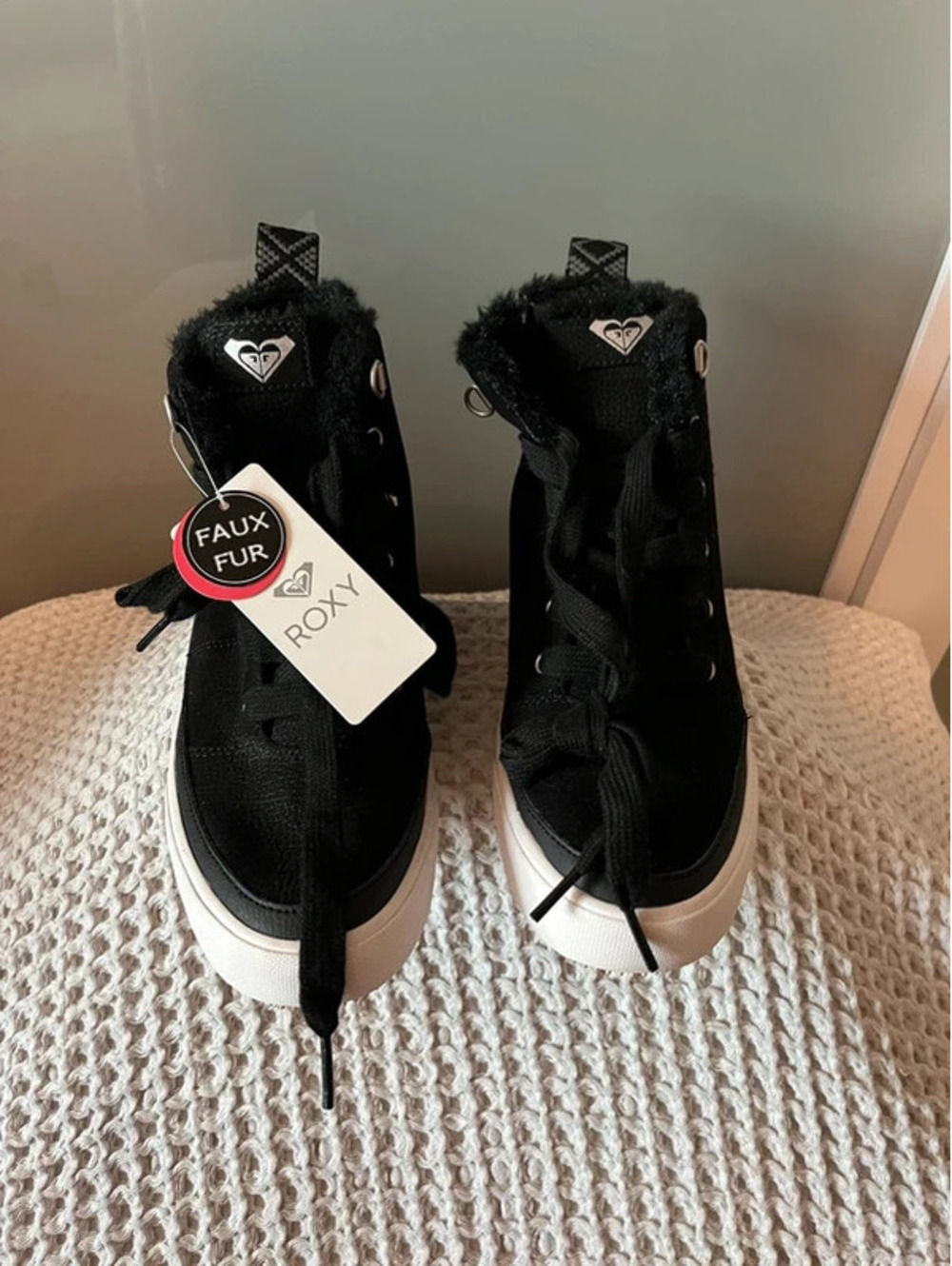 NWT Roxy Ivan Fur Black High-Top Sneaker Boots - 466